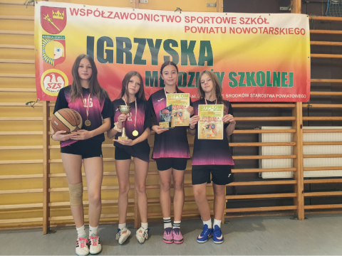 Wielki sukces dziewcząt z Maniów! Historyczne mistrzostwo powiatu w koszykówce 3×3!