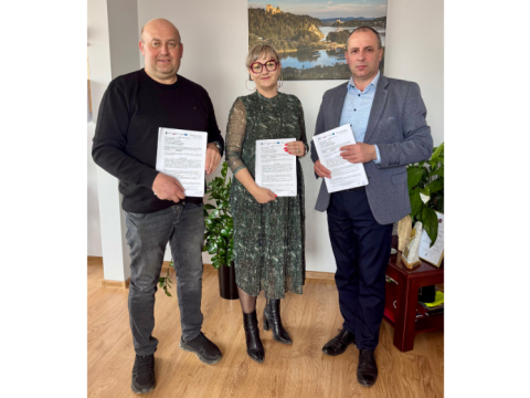 Podpisano umowę na realizację zadania pn. „Modernizacja energetyczna Wielofunkcyjnego Domu Ludowego w Kluszkowcach”