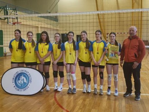 II miejsce w powiecie dziewczyn ze Szkoły Podstawowej w Sromowcach Niżnych w Igrzyskach Młodzieży szkolnej w siatkówce