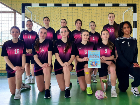 Sukces piłkarek ręcznych z Maniów